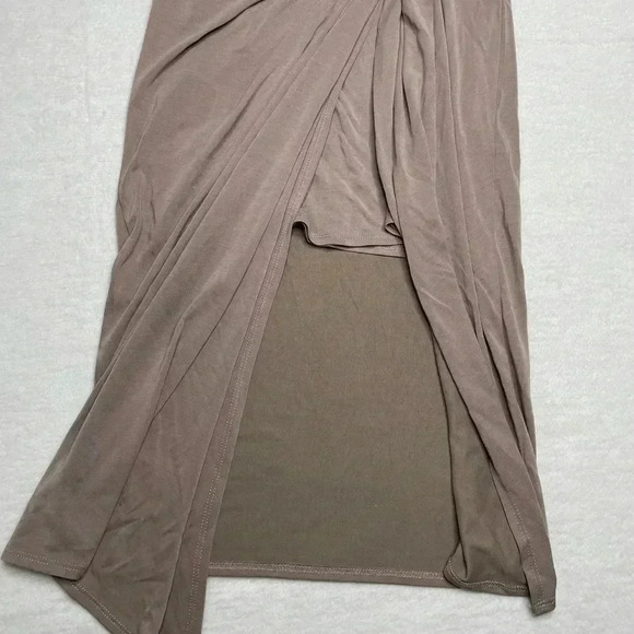 Like new dynamite  skirt - Picture 2 of 3